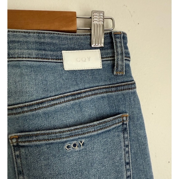 CQY High Rise Straight Leg Jeans in Light Wash Blue - Picture 5 of 7